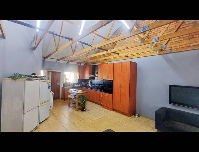 2 BEDROOM FREESTANDING FOR SALE IN LYTTELTON MANOR